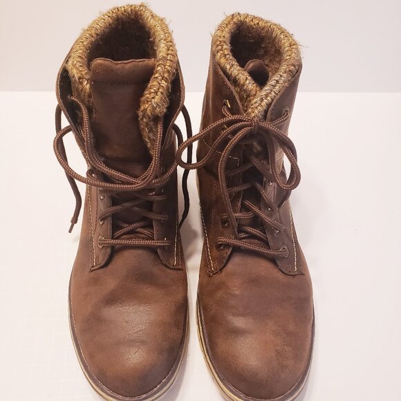 Cliffs by White Mountain Keegan Ankle Boots - Picture 1 of 8